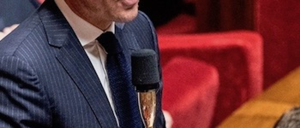 Aurélien Pradié : « la droite ne doit pas devenir la béquille conciliante de la macronie »