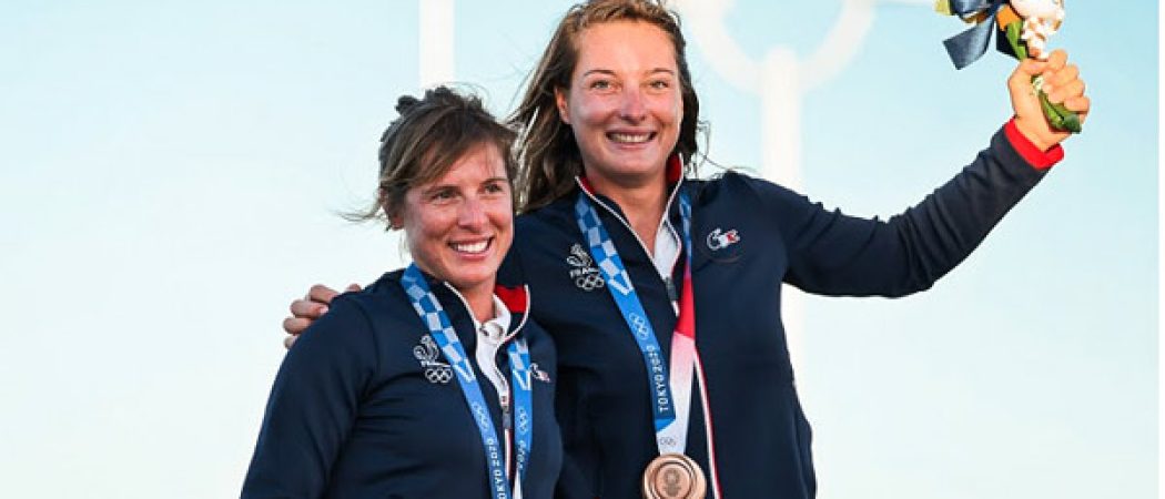 Camille Lecointre et Aloïse Retornaz offrent leur 25ème médaille à la délégation Française !