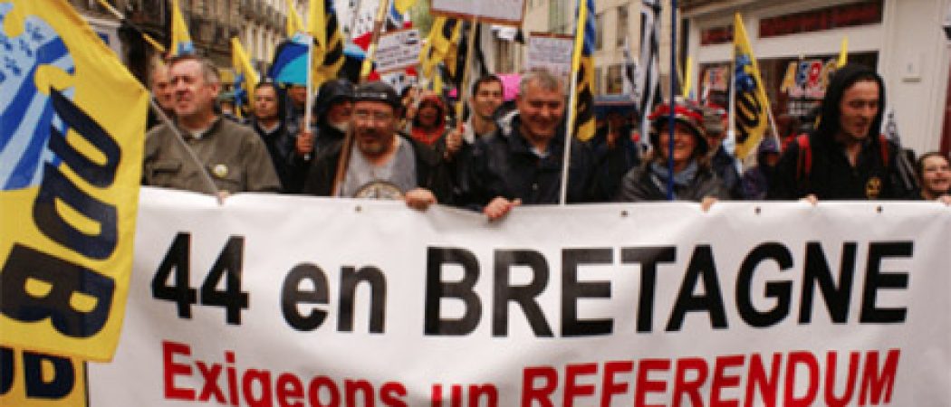 Référendum sur la réunification de la Bretagne : il y a les élus qui signent, les faux culs, et ceux qui vont dans le sens du vent