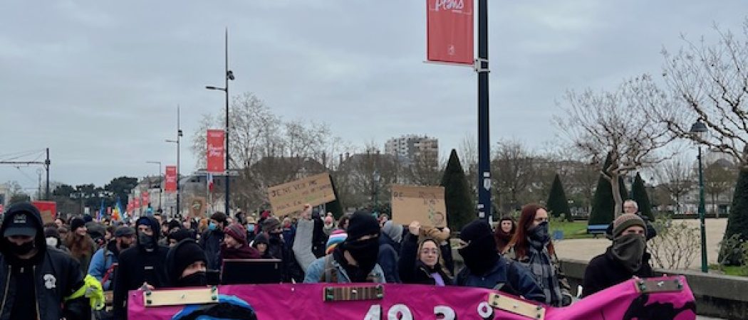 Retraites : 67 % des Français soutiennent le blocage du pays